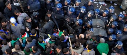 17 politisti raniti dupa un meci disputat in Algeria